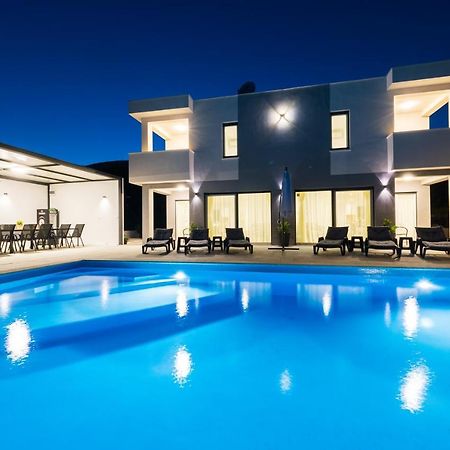 Villa Sky - Heating Pool Kaštel Novi Екстериор снимка