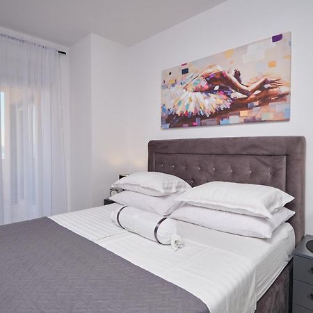 Villa Sky - Heating Pool Kaštel Novi Екстериор снимка