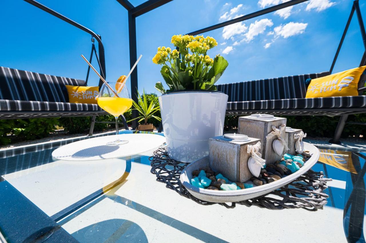 Villa Sky - Heating Pool Kaštel Novi Екстериор снимка