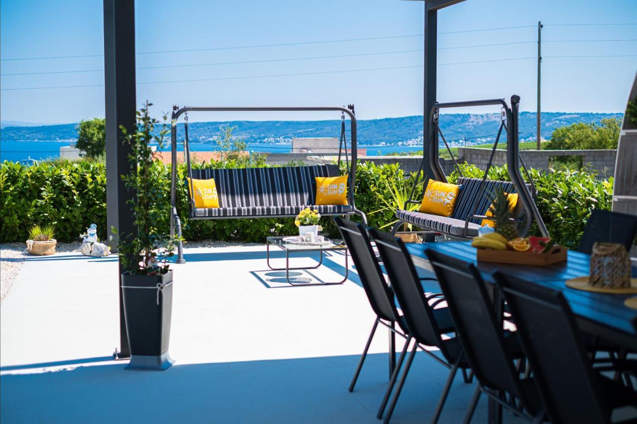 Villa Sky - Heating Pool Kaštel Novi Екстериор снимка