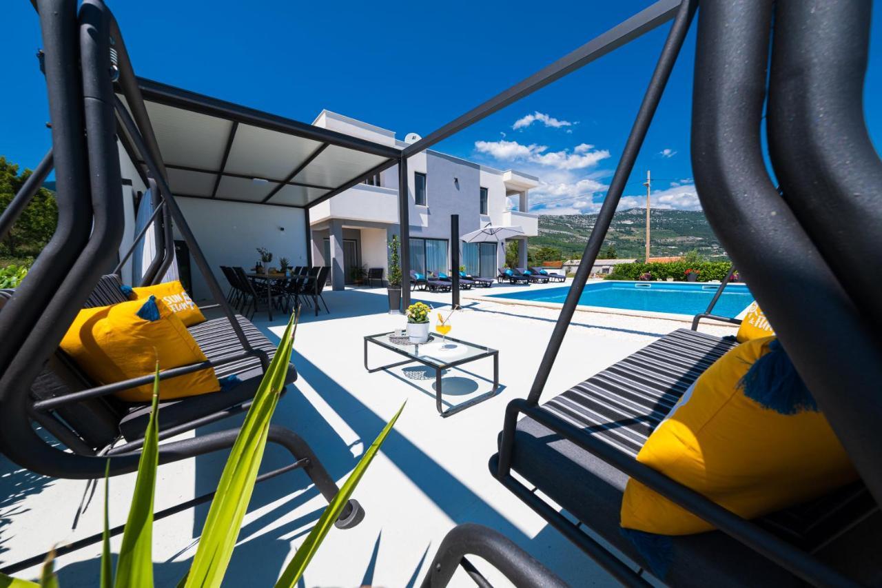 Villa Sky - Heating Pool Kaštel Novi Екстериор снимка