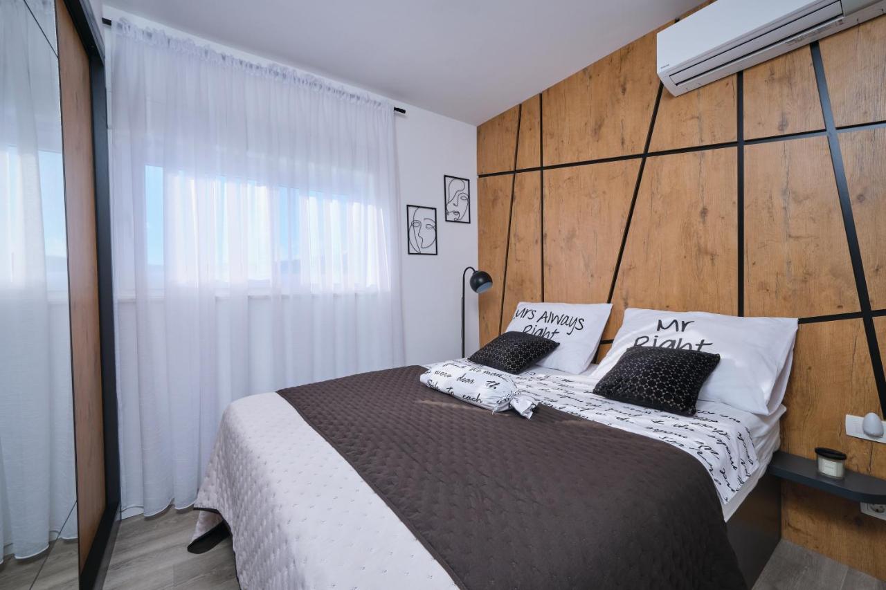 Villa Sky - Heating Pool Kaštel Novi Екстериор снимка
