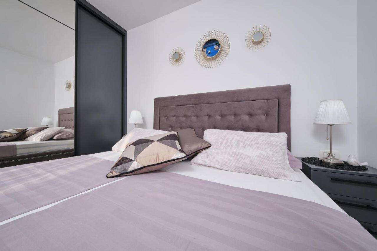 Villa Sky - Heating Pool Kaštel Novi Екстериор снимка