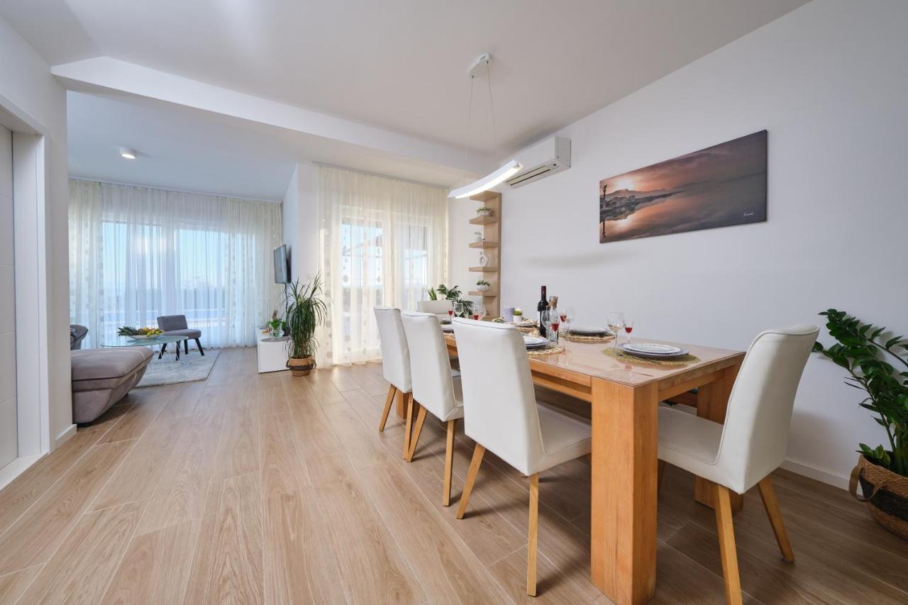 Villa Sky - Heating Pool Kaštel Novi Екстериор снимка