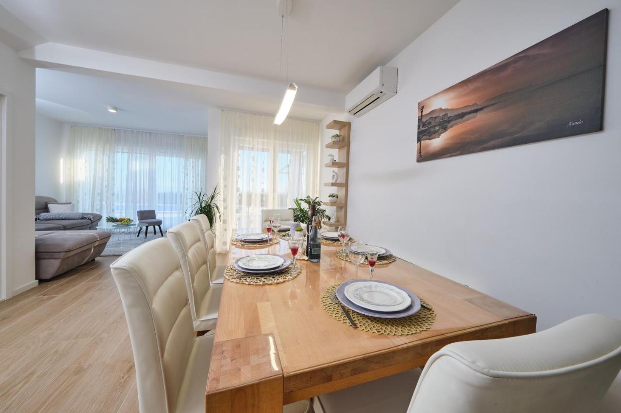 Villa Sky - Heating Pool Kaštel Novi Екстериор снимка