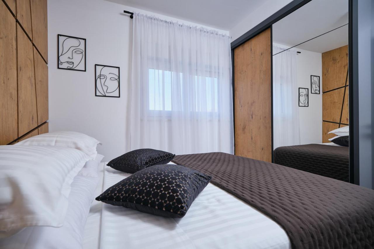 Villa Sky - Heating Pool Kaštel Novi Екстериор снимка