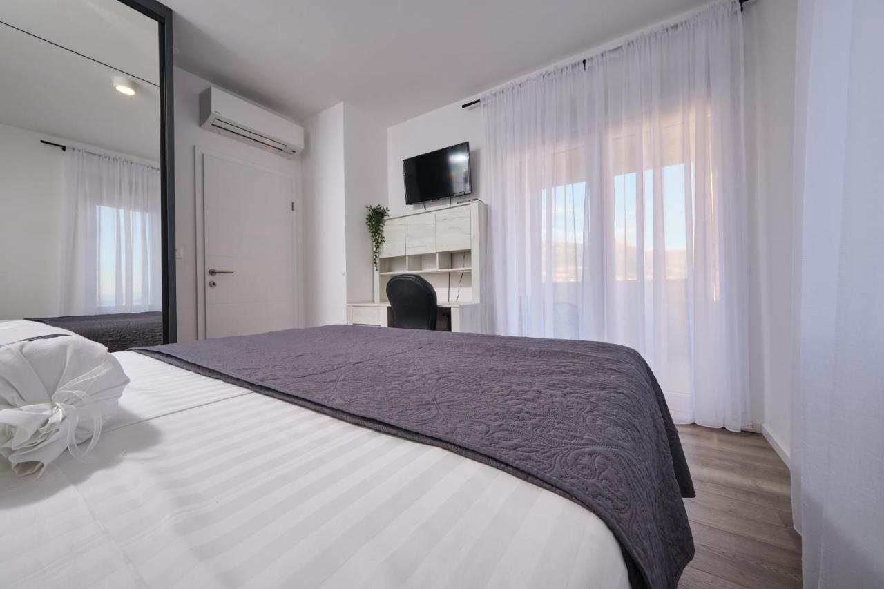 Villa Sky - Heating Pool Kaštel Novi Екстериор снимка