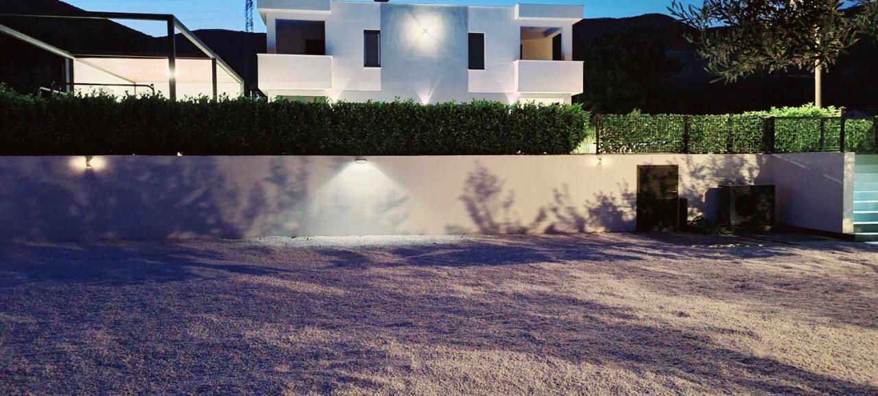 Villa Sky - Heating Pool Kaštel Novi Екстериор снимка