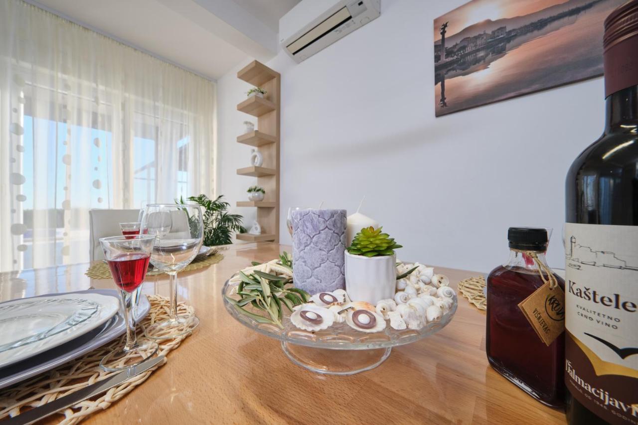 Villa Sky - Heating Pool Kaštel Novi Екстериор снимка