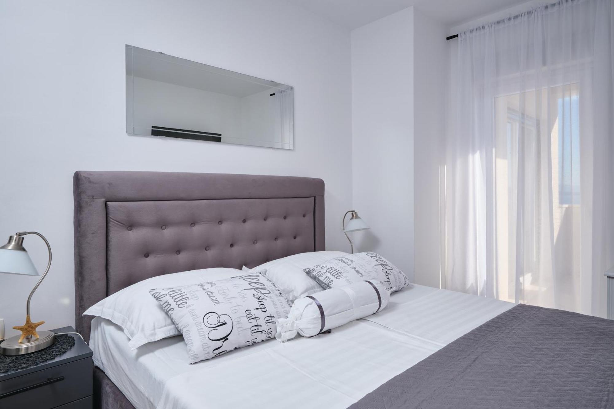 Villa Sky - Heating Pool Kaštel Novi Екстериор снимка