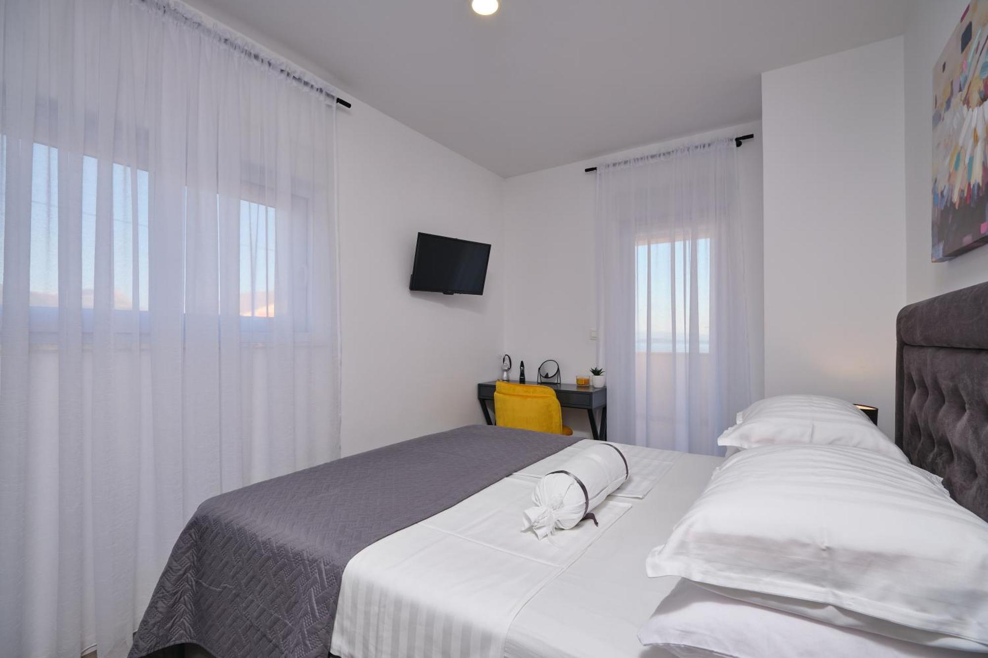 Villa Sky - Heating Pool Kaštel Novi Екстериор снимка
