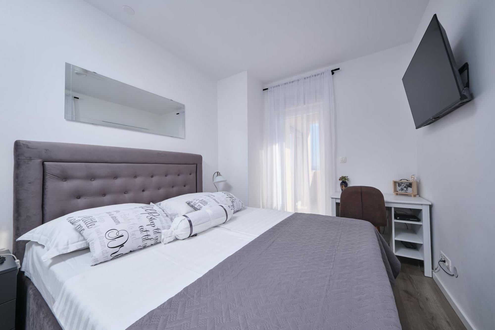 Villa Sky - Heating Pool Kaštel Novi Екстериор снимка