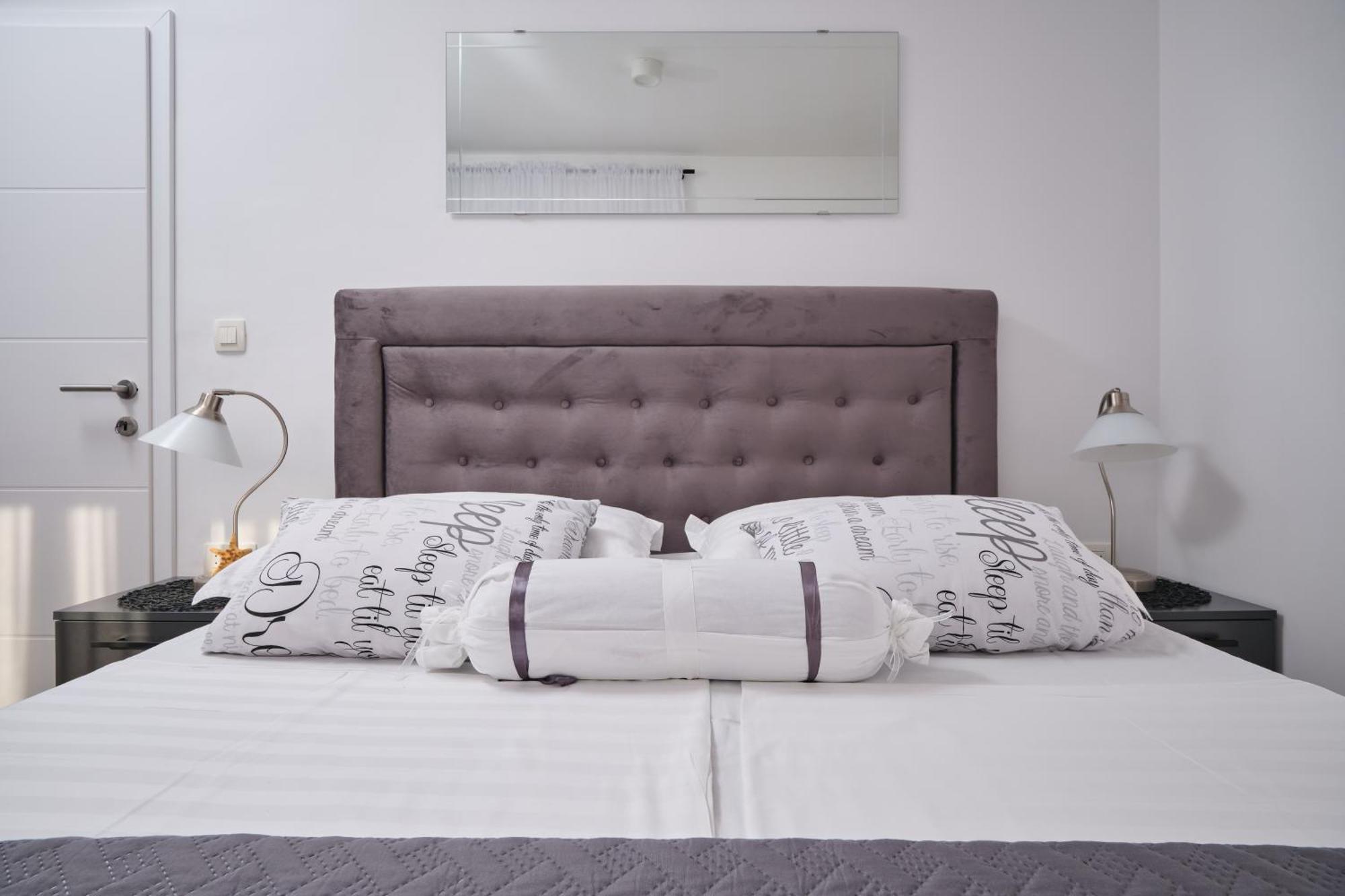 Villa Sky - Heating Pool Kaštel Novi Екстериор снимка