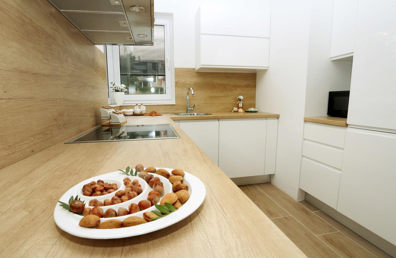 Villa Sky - Heating Pool Kaštel Novi Екстериор снимка
