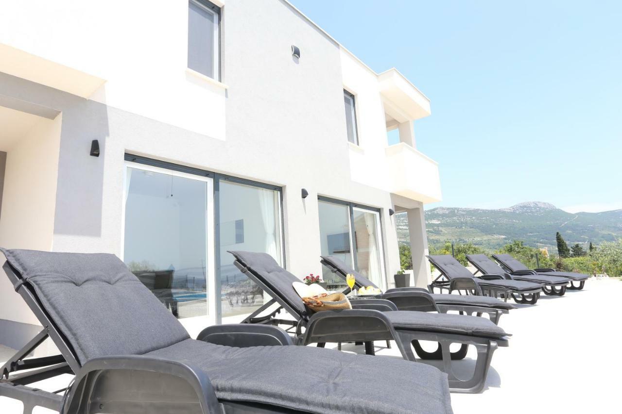 Villa Sky - Heating Pool Kaštel Novi Екстериор снимка