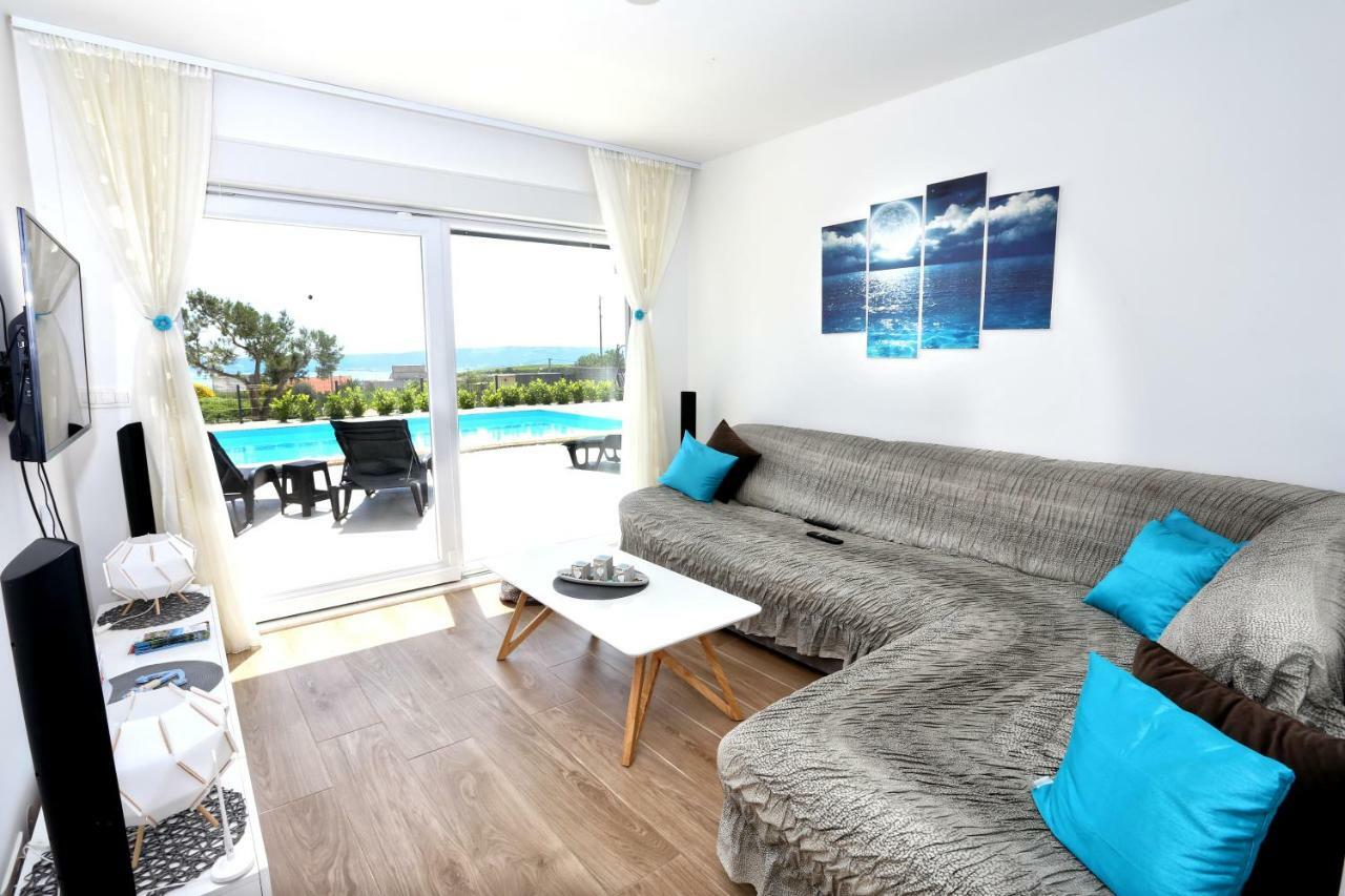 Villa Sky - Heating Pool Kaštel Novi Екстериор снимка