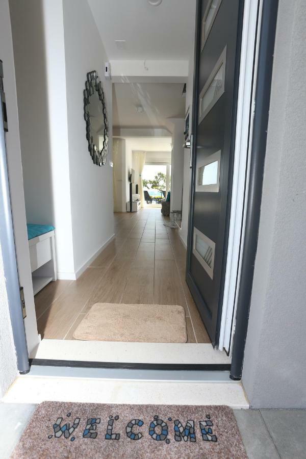 Villa Sky - Heating Pool Kaštel Novi Екстериор снимка