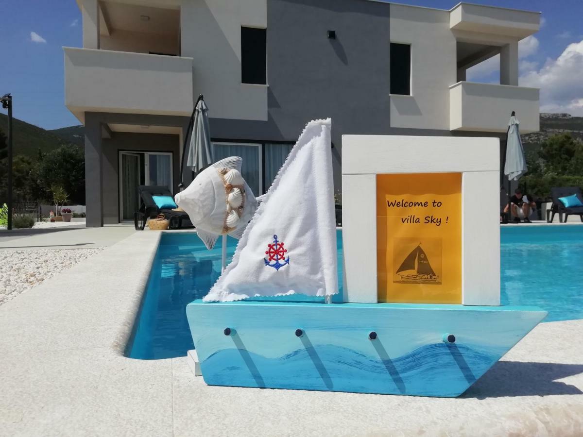 Villa Sky - Heating Pool Kaštel Novi Екстериор снимка
